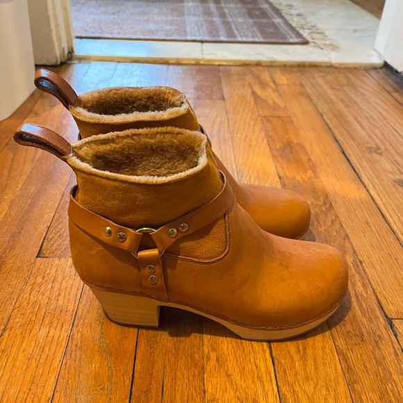 shearling lined clog boots - Picture 3 of 6